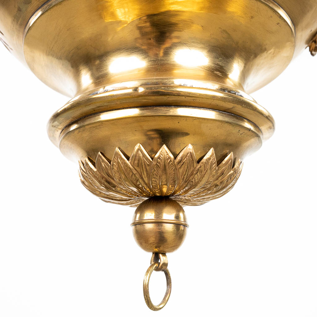 An antique sanctuary lamp / eternal light made of copper and decorated with angels. (H: 75 x D: 28 c - Image 5 of 11