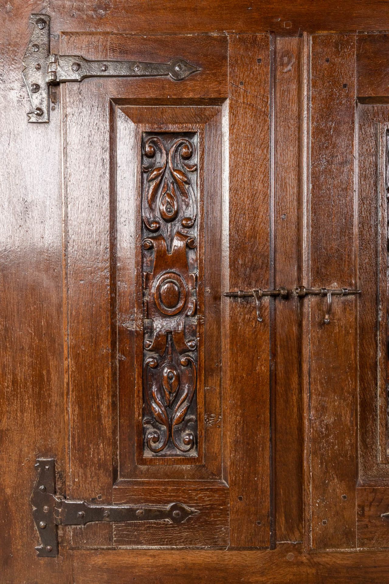 An antique three-door cabinet with sculptured oak doors, France, 17th C. (L: 55 x W: 175 x H: 151 cm - Image 14 of 23