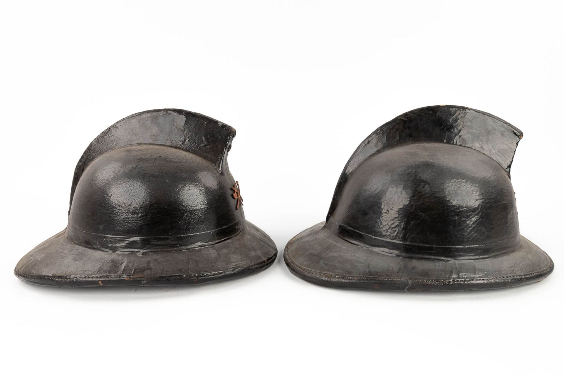 leviroLevior, a pair of antique helmets, made of leather. Marked Levior Depose. Circa 1920. (L: 37 x - Image 4 of 18