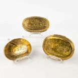 A collection of 3 antique oval tobacco boxes, made of copper. 18th/19th C. (L: 8 x W: 17,5 x H: 5,5
