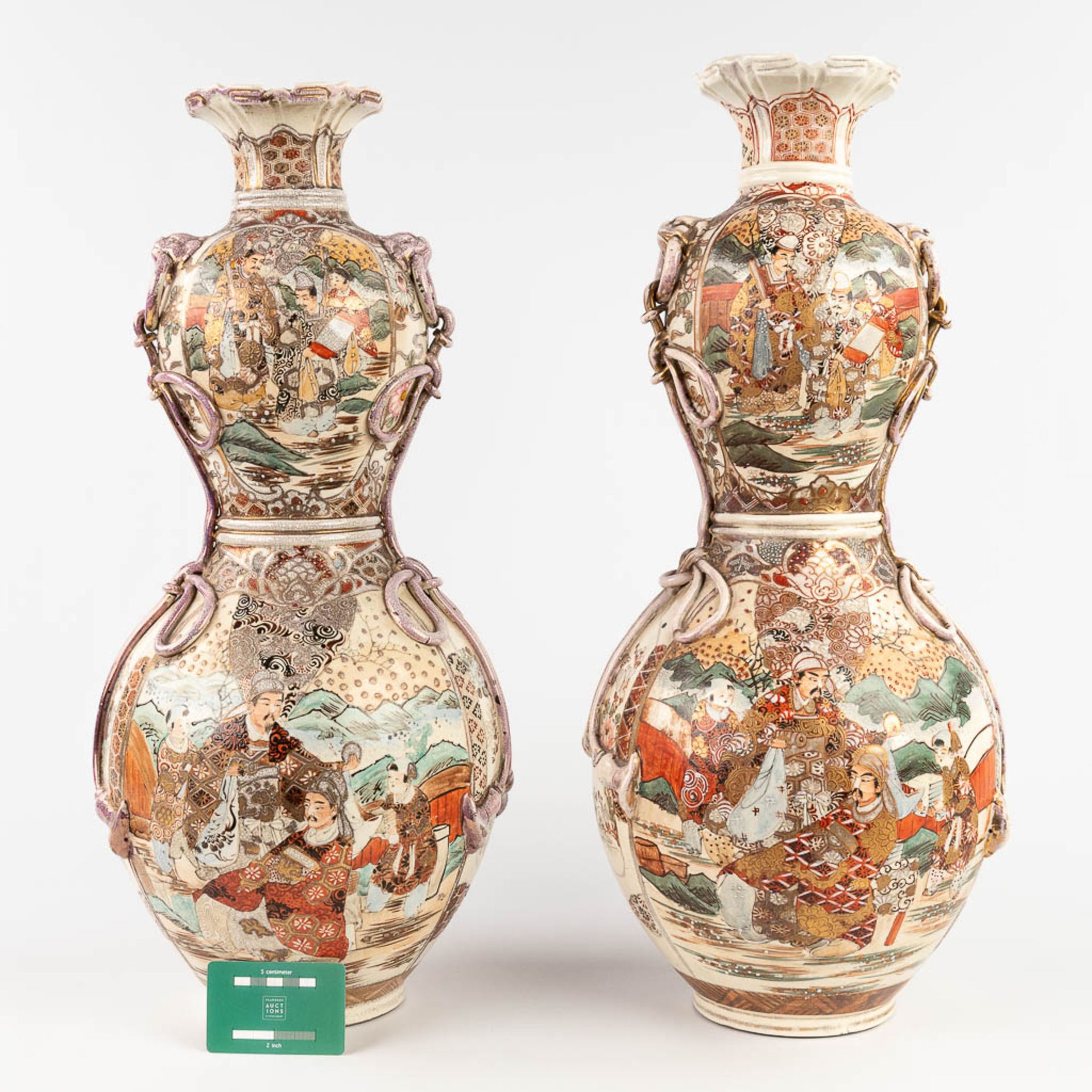 A pair of Japanese vases, stoneware, Satsuma. 20th century. (H: 60 x D: 26 cm) - Bild 2 aus 18