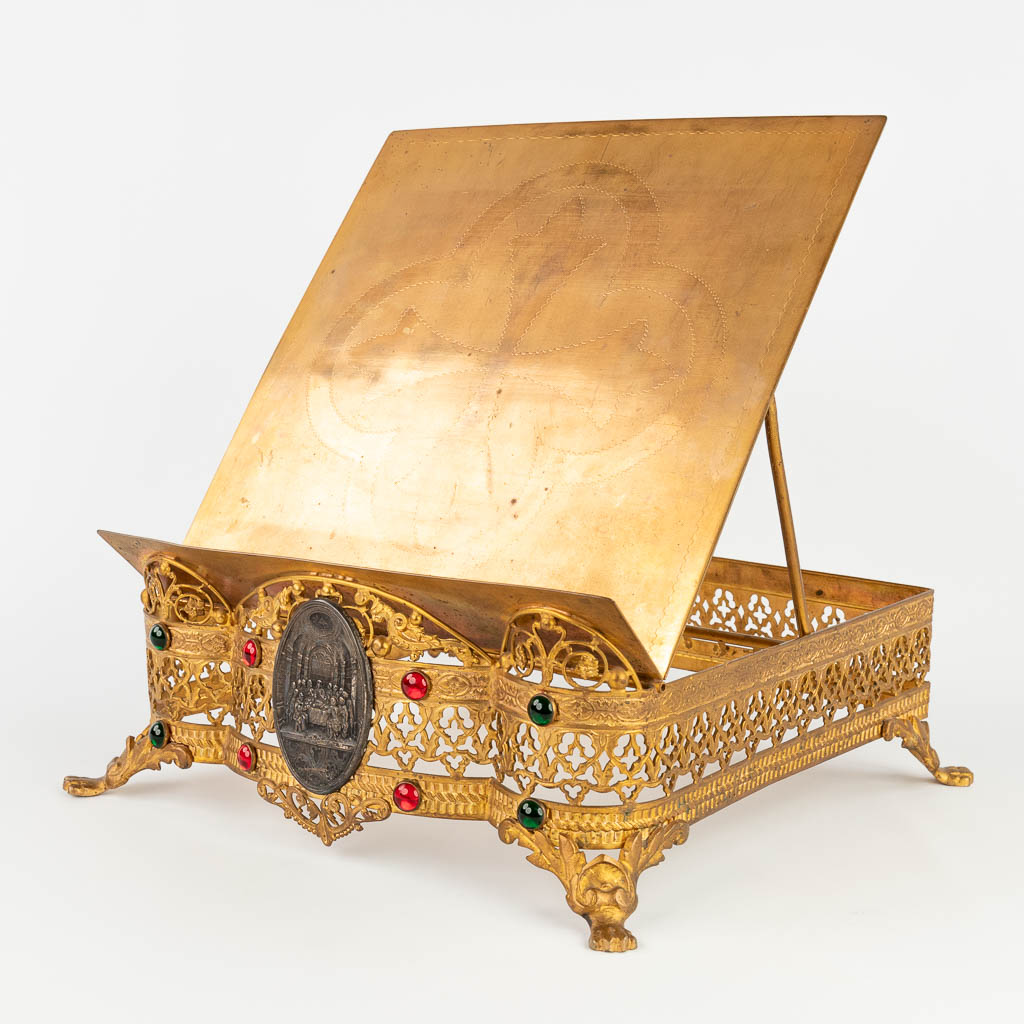 A missal stand, made of brass in Gothic Revival style. (L: 31 x W: 31 x H: 30 cm) - Image 4 of 12