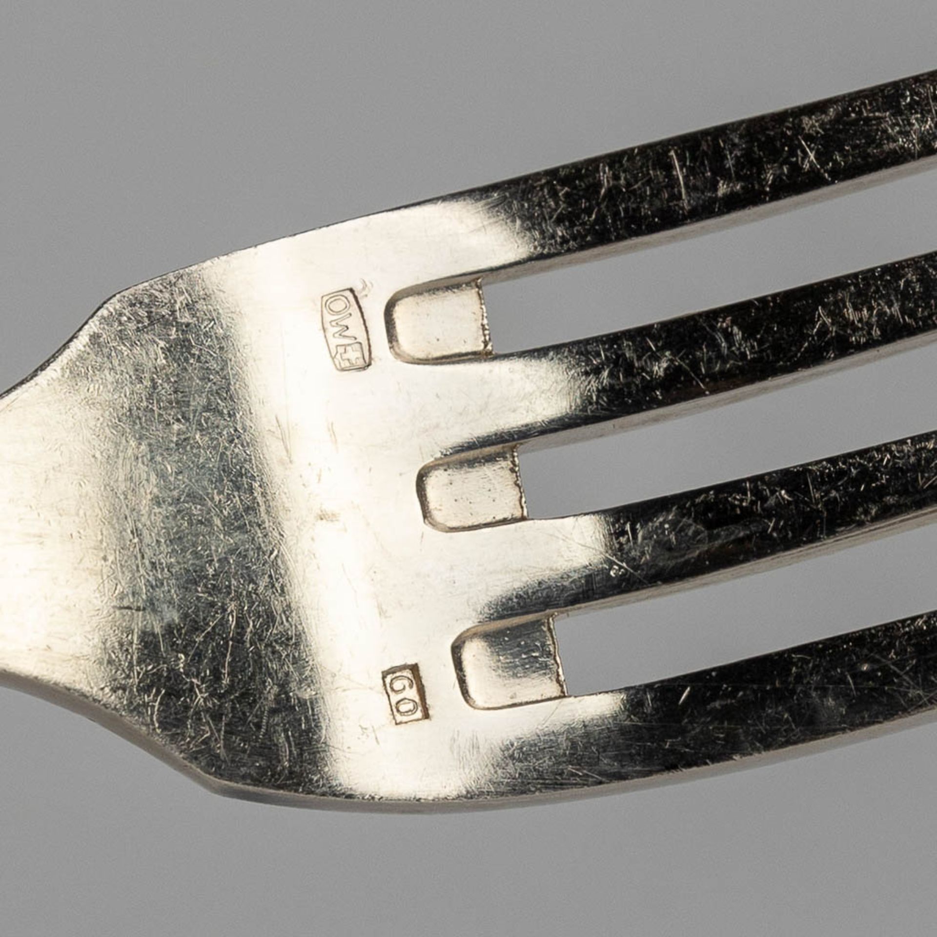 B. Wiskemann, Bruxelles, a silver-plated cutlery set, Louis XV style. (L: 30 x W: 39 x H: 22 cm) - Bild 11 aus 24
