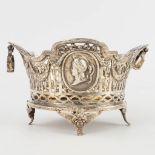 A small ajoured bowl with an image of Minerva, silver, not marked. 147g. (L: 11,5 x W: 13 x H: 7,5 c