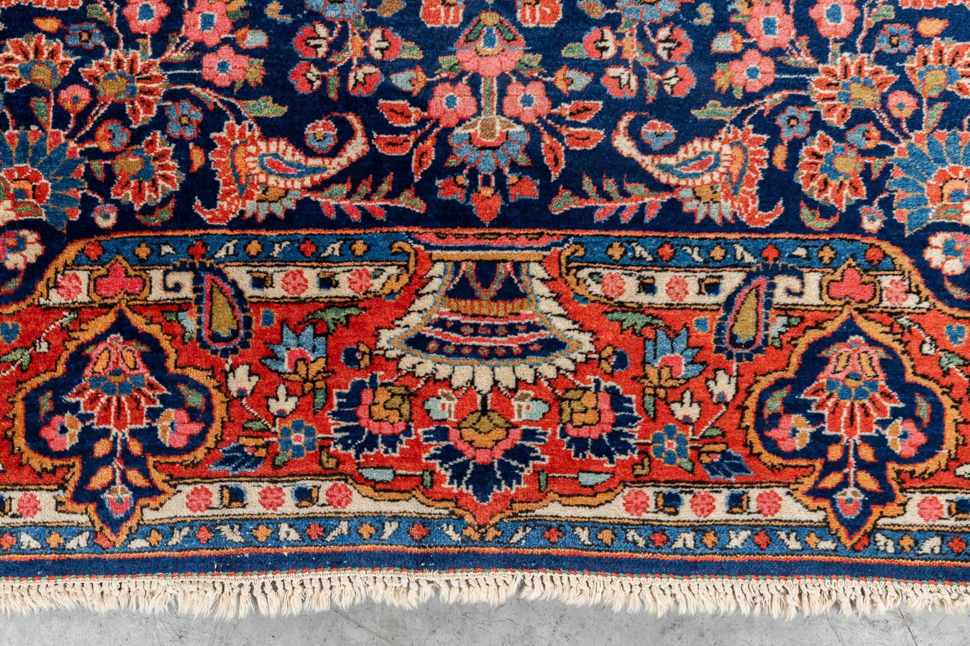 An oriental hand-made carpet, Kashan. (L: 205 x W: 128 cm) - Image 3 of 7