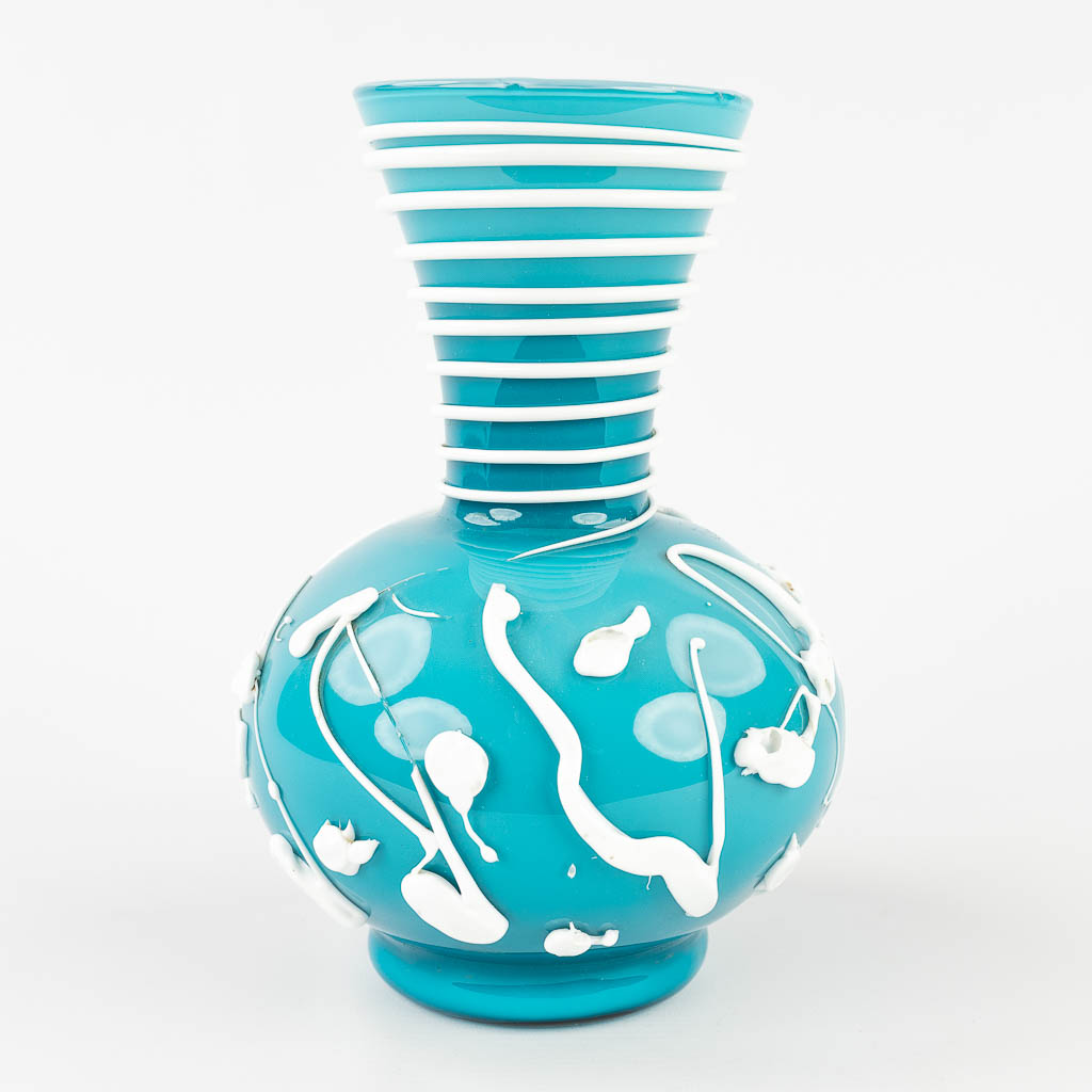 A vase made of glass with drip decor, Murano, Italy. (W: 16 x H: 23,5 cm) - Image 4 of 10