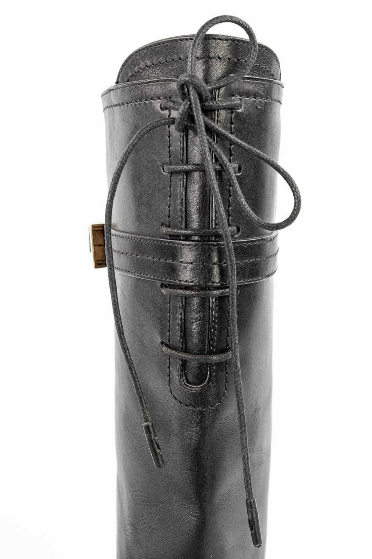 Louis Vuitton, a pair of leather boots. Made in Italy. EU size 37. (W: 24 x H: 42 cm) - Image 10 of 14