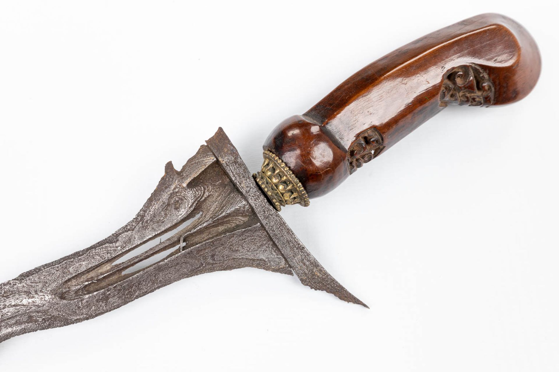 A collection of 4 'Kris' swords, Java, 18de/19de eeuw. (W: 74 cm) - Image 16 of 17