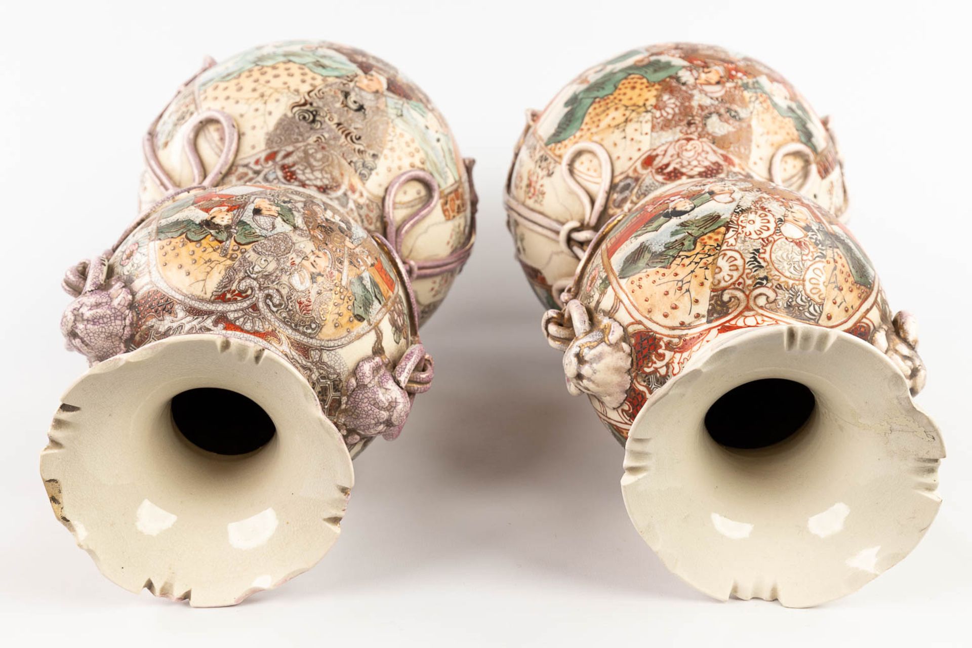 A pair of Japanese vases, stoneware, Satsuma. 20th century. (H: 60 x D: 26 cm) - Bild 7 aus 18