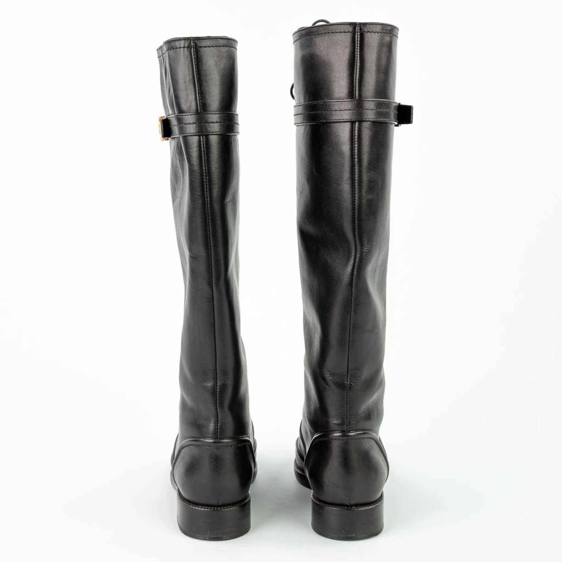 Louis Vuitton, a pair of leather boots. Made in Italy. EU size 37. (W: 24 x H: 42 cm) - Image 5 of 14