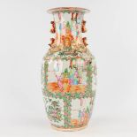 A Chinese vase decorated with Kanton decors. 20th Century. (H: 46 x D: 21 cm)