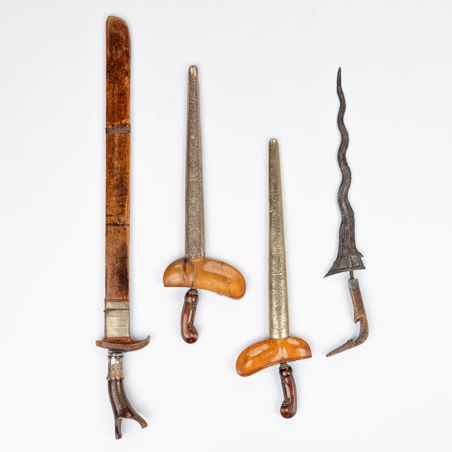 A collection of 4 'Kris' swords, Java, 18de/19de eeuw. (W: 74 cm)