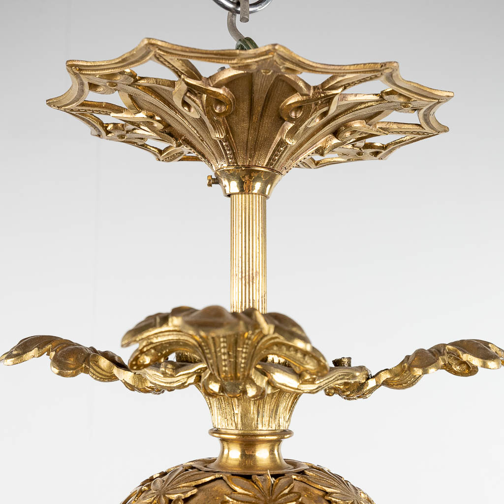 A large decorative chandelier, bronze, 20th C. (H: 95 x D: 93 cm) - Image 4 of 16