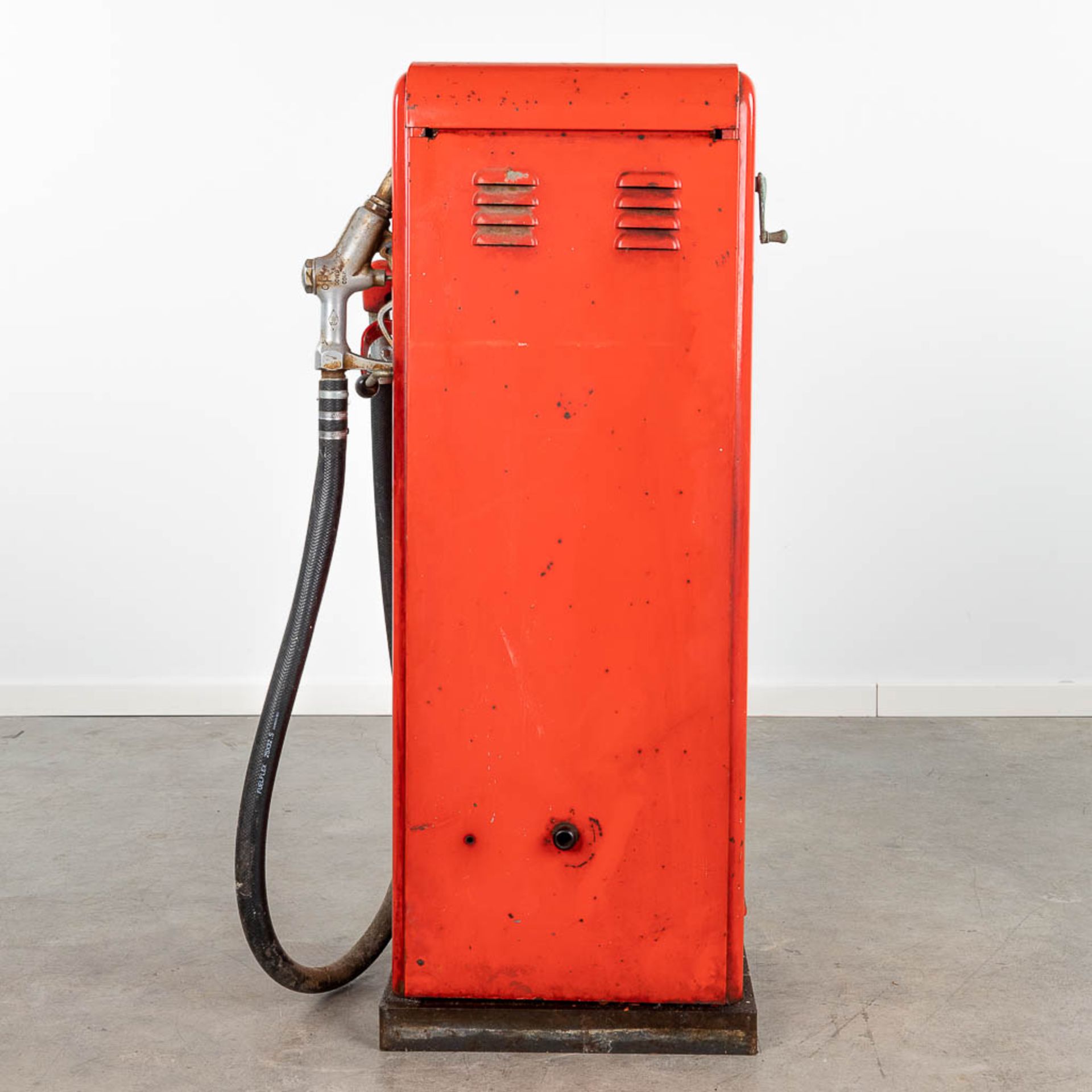 Gasboy, a vintage gasoline pump, circa 1960. (L: 34 x W: 58 x H: 112 cm) - Image 8 of 9