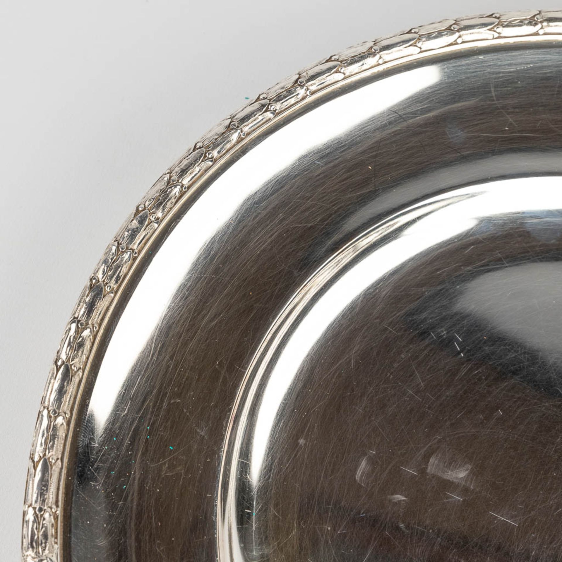 CAMA, a collection of 2 silver-plated serving plates. (L: 49 x W: 32,5 cm) - Image 6 of 14