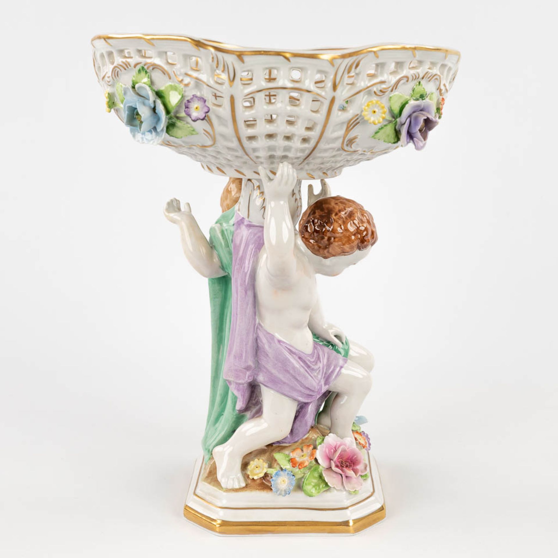 Plaue Schierholz 1817, a porcelain tazza decorated with boys holding up a basket. 20th C. (L: 19 x W - Image 8 of 22