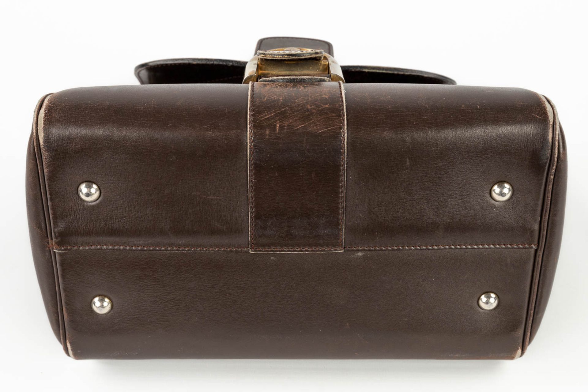 Delvaux Brillant PM, a handbag made of dark brown leather. Circa 1950. (W: 26 x H: 30 cm) - Image 7 of 19