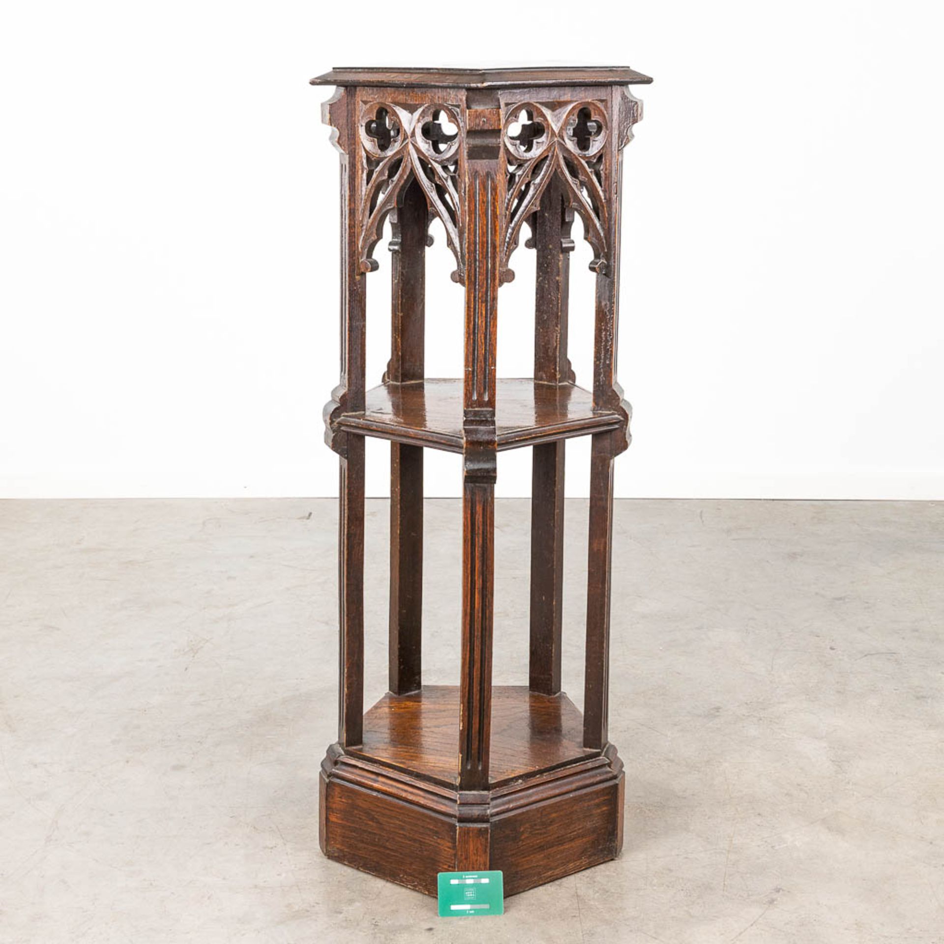 A pentagram pedestal, sculptured wood in Gothic Revival style. 19th C. (L: 41 x W: 46 x H: 111 cm) - Image 2 of 12