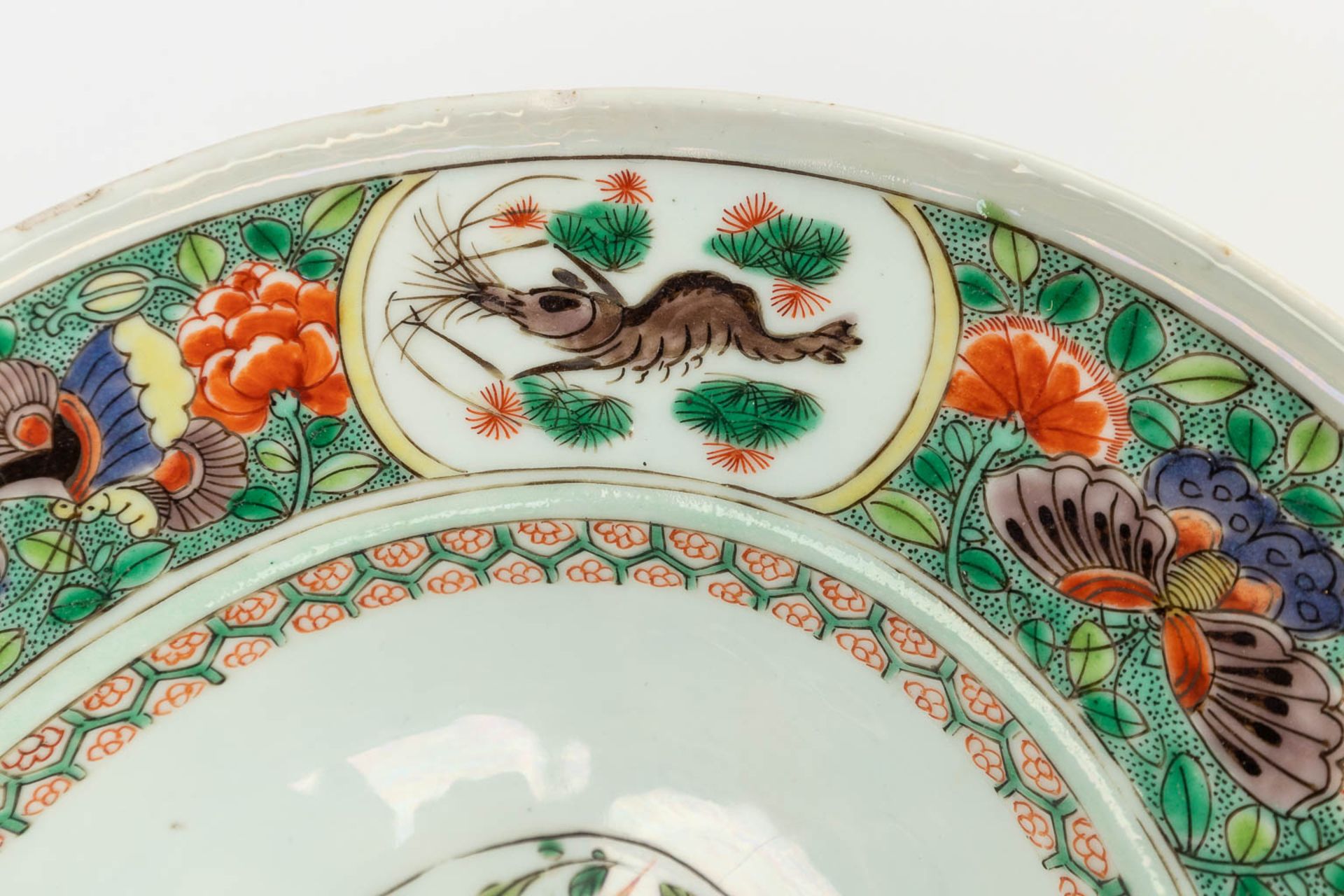 A Chinese shaving bowl, Famille Verte, and decorated with fauna and flora. 18th/19th century. (L: 28 - Image 11 of 17