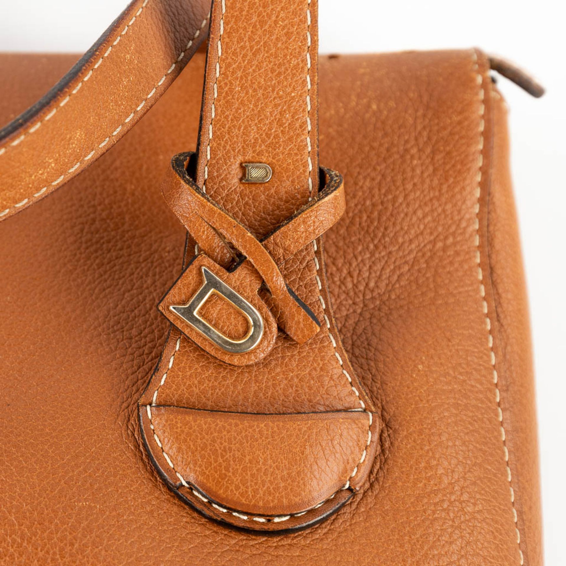 Delvaux Memoire PM, with the original purse, made of cognac-coloured leather. (L: 10 x W: 26 x H: 20 - Image 13 of 27