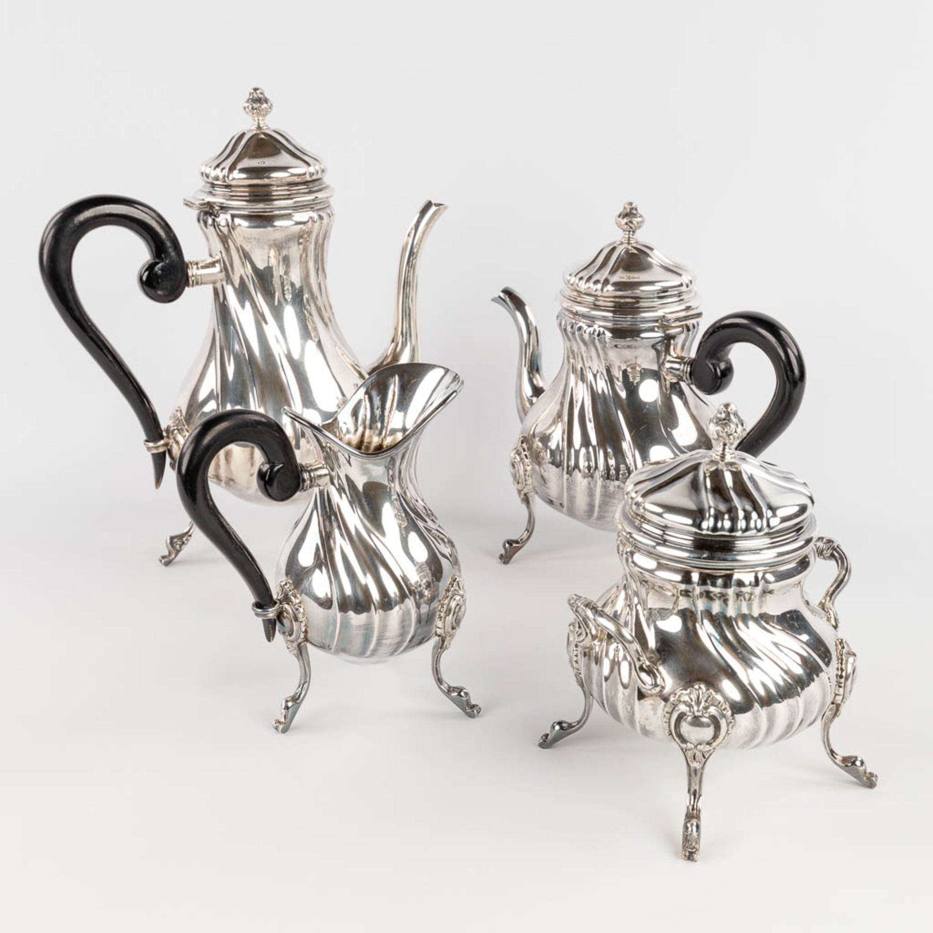 A coffee and tea service, Silver, 3,126kg. (H: 31 cm)