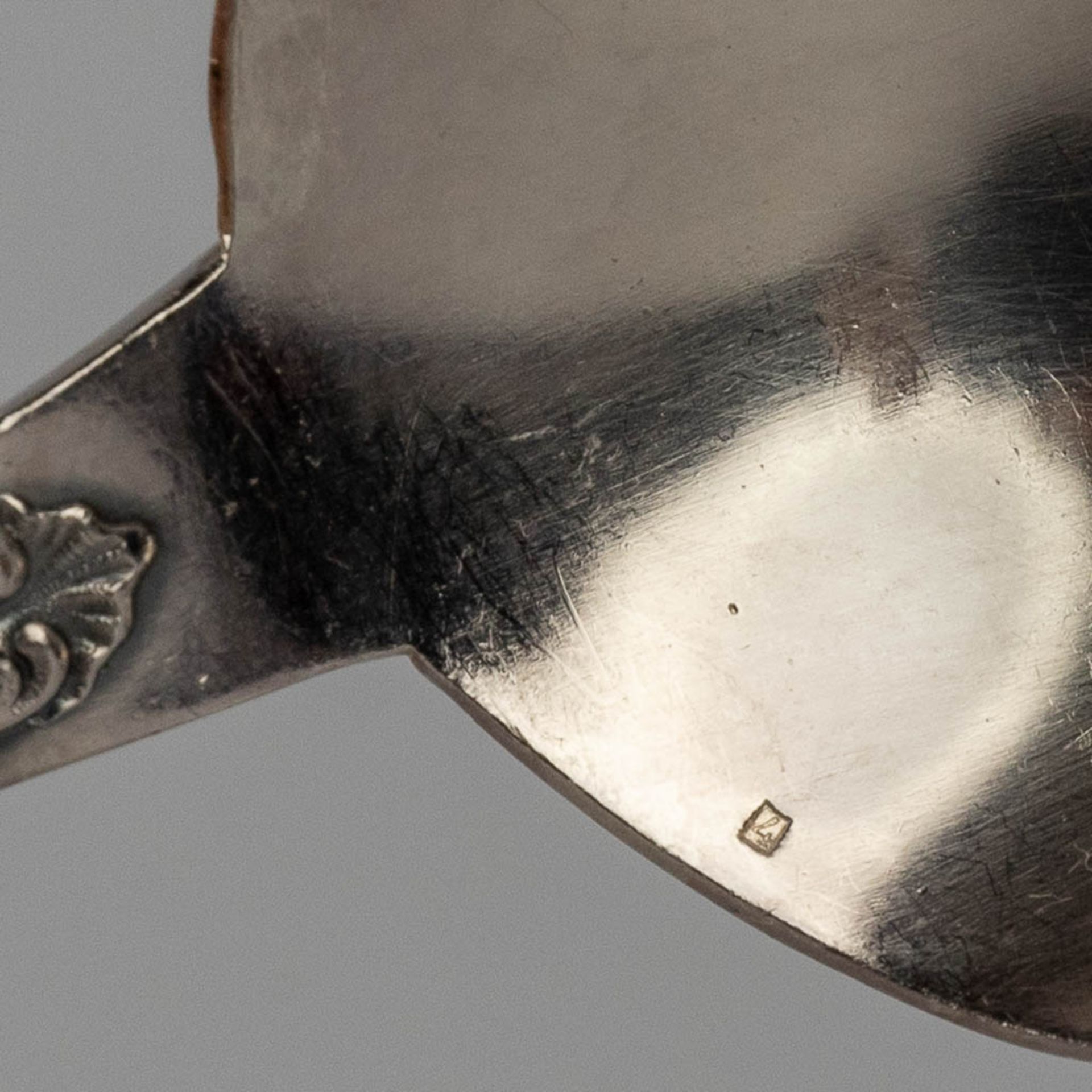B. Wiskemann, Bruxelles, a silver-plated cutlery set, Louis XV style. (L: 30 x W: 39 x H: 22 cm) - Bild 18 aus 24