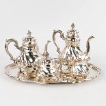 Jean Louis Roosen, Brussels, a 5-piece coffee and tea service, silver, A835. 3500g. (L: 40 x W: 50 x