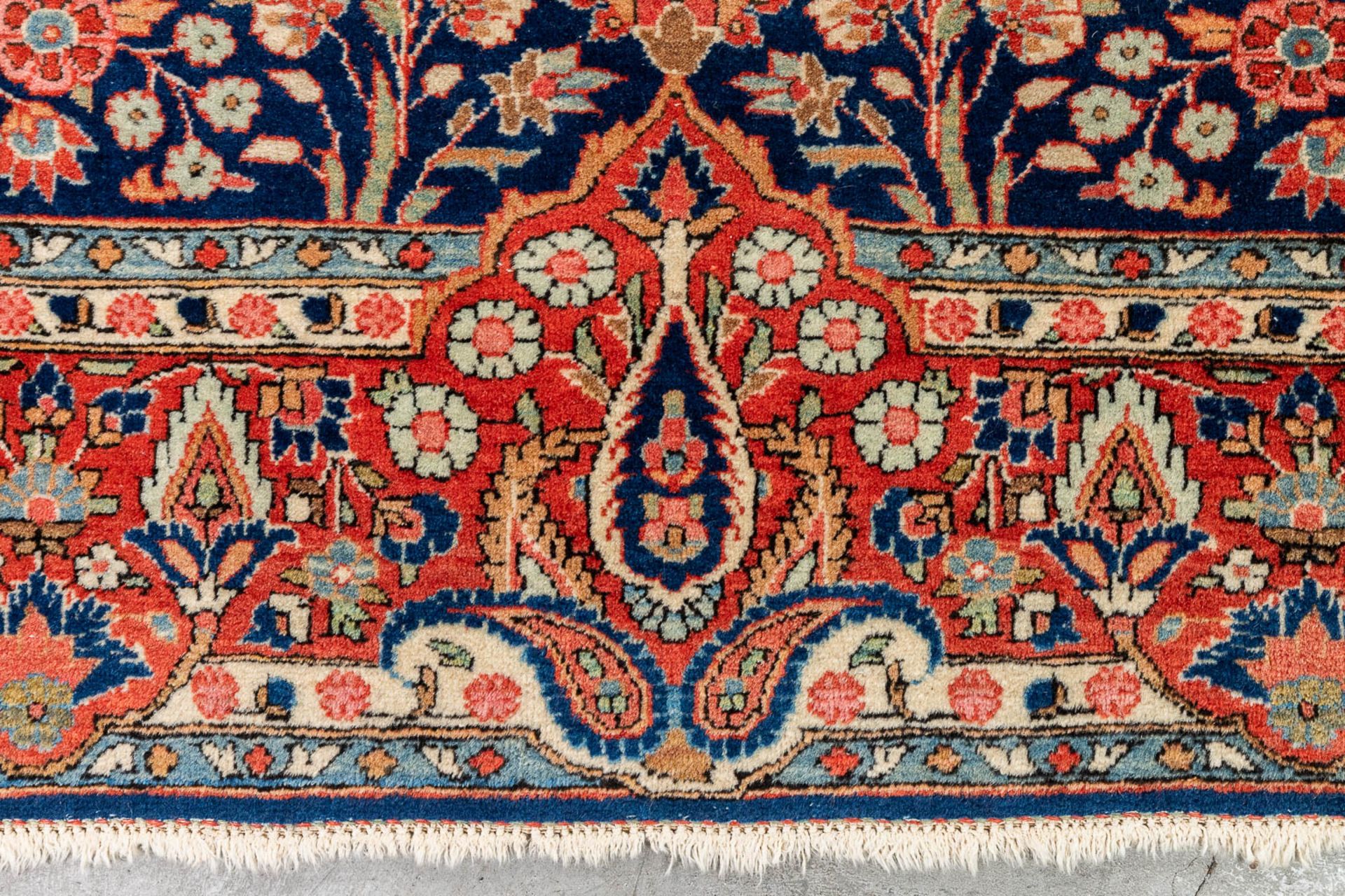 An oriental hand-made carpet, Kashan. (L: 205 x W: 128 cm) - Image 6 of 7