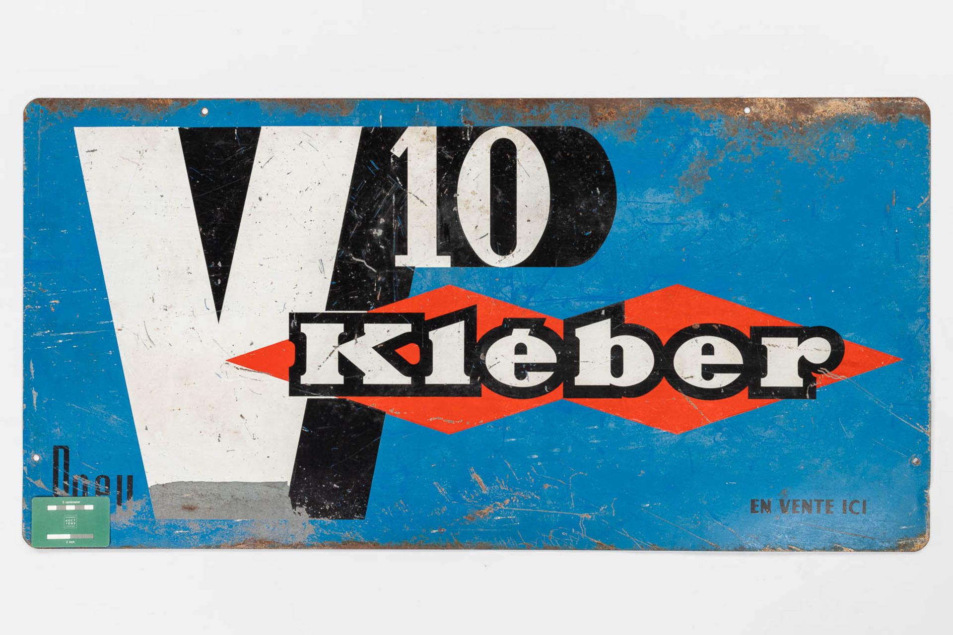 Pneu Kleber V10 en vente ici, a double sided enamel plate. (W: 100 x H: 50 cm) - Image 2 of 13