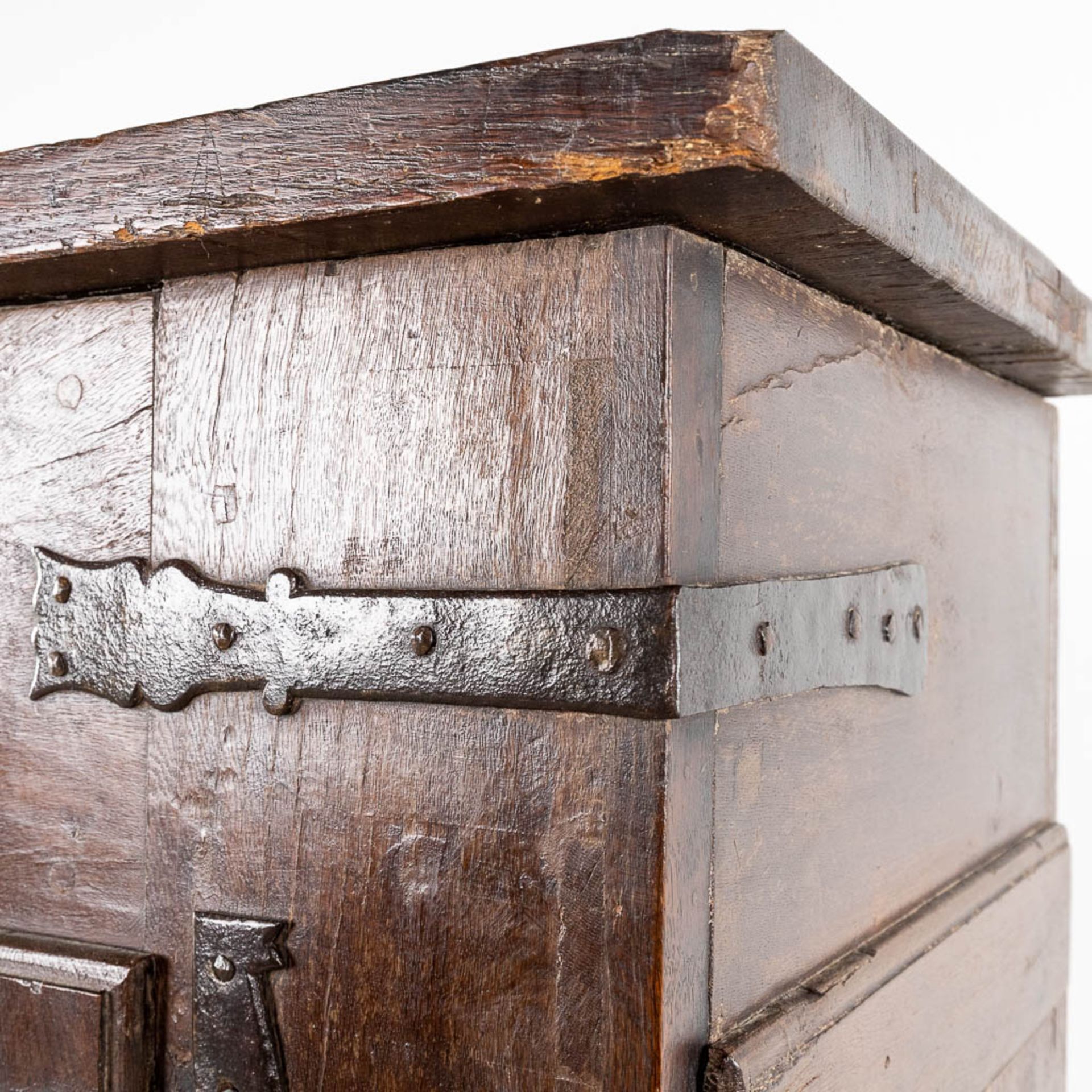 An antique three-door cabinet with sculptured oak doors, France, 17th C. (L: 55 x W: 175 x H: 151 cm - Image 9 of 23
