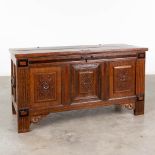 An antique chest made of oak. 18th century. (L: 137 x W: 54,5 x H: 71,5 cm)