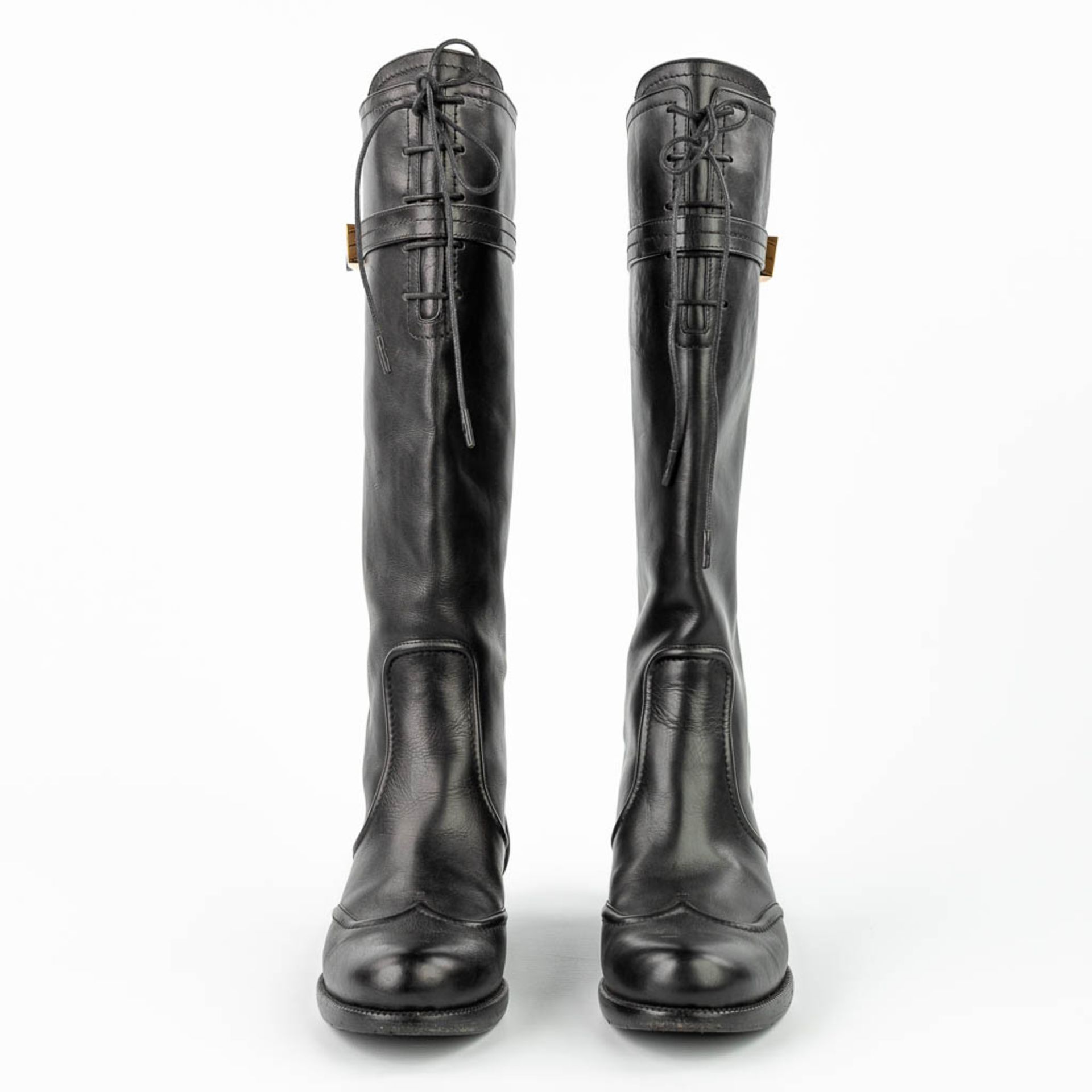 Louis Vuitton, a pair of leather boots. Made in Italy. EU size 37. (W: 24 x H: 42 cm) - Image 3 of 14