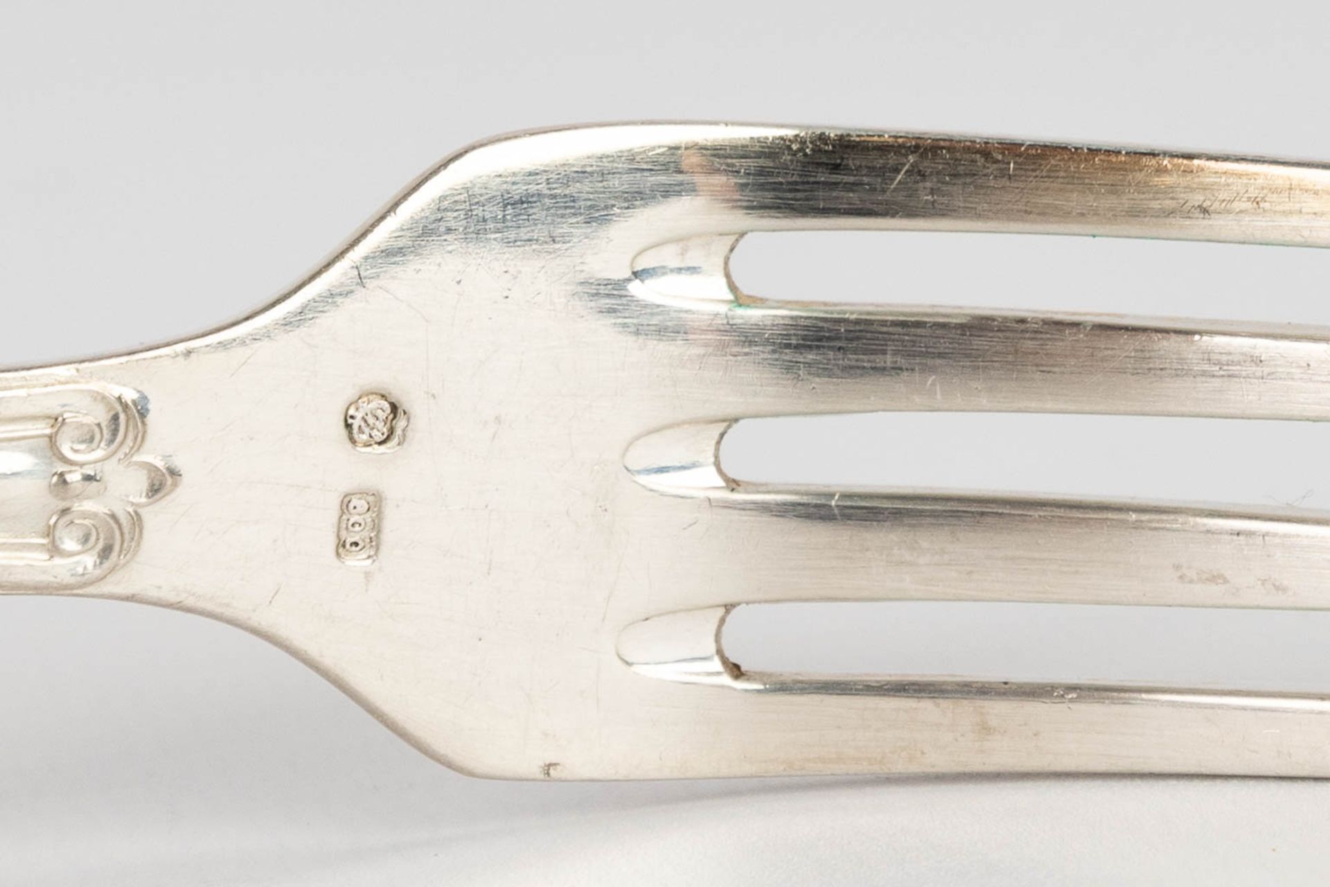 Wolfers Frres Brussels, a 166-piece silver cutlery set. Marked A800. 7041g. (W: 9 x H: 34 cm) - Bild 17 aus 18
