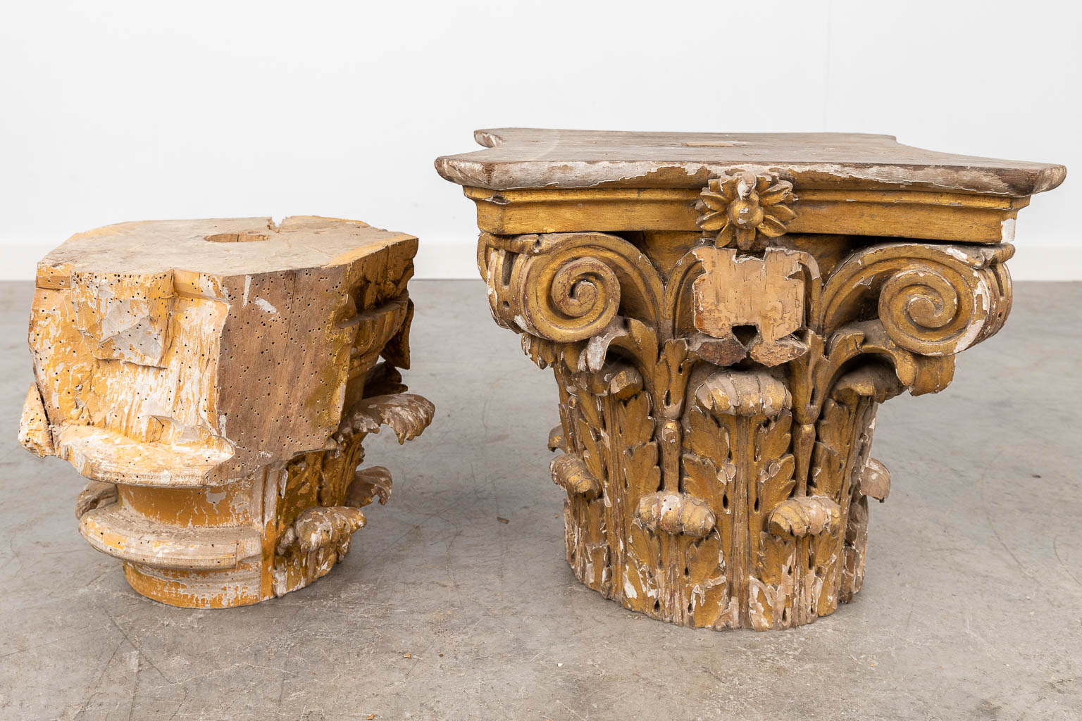 A collection of 2 antique gilt and wood-sculptured Corinthian Capitels. 18th C. (L: 37 x W: 37 x H: - Image 8 of 10