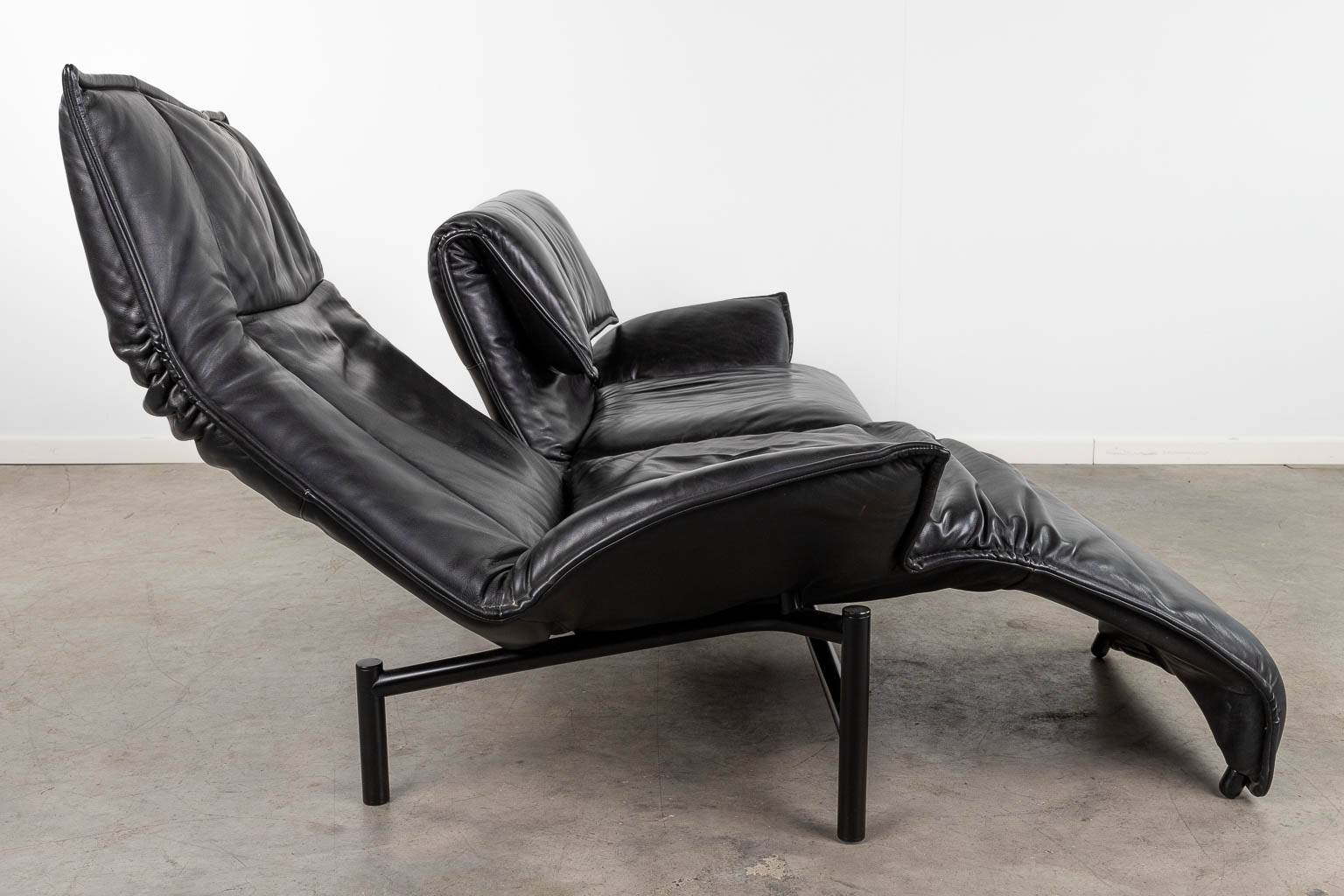 Vico MAGISTRETTI (1920-2006) 'Veranda' for Cassina. Leather and metal. (L: 83 x W: 174 x H: 80 cm) - Image 14 of 14