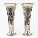 A pair of vases made of silver and marked 800. Made in Germany. 693g. (H: 31 x D: 15,5 cm)