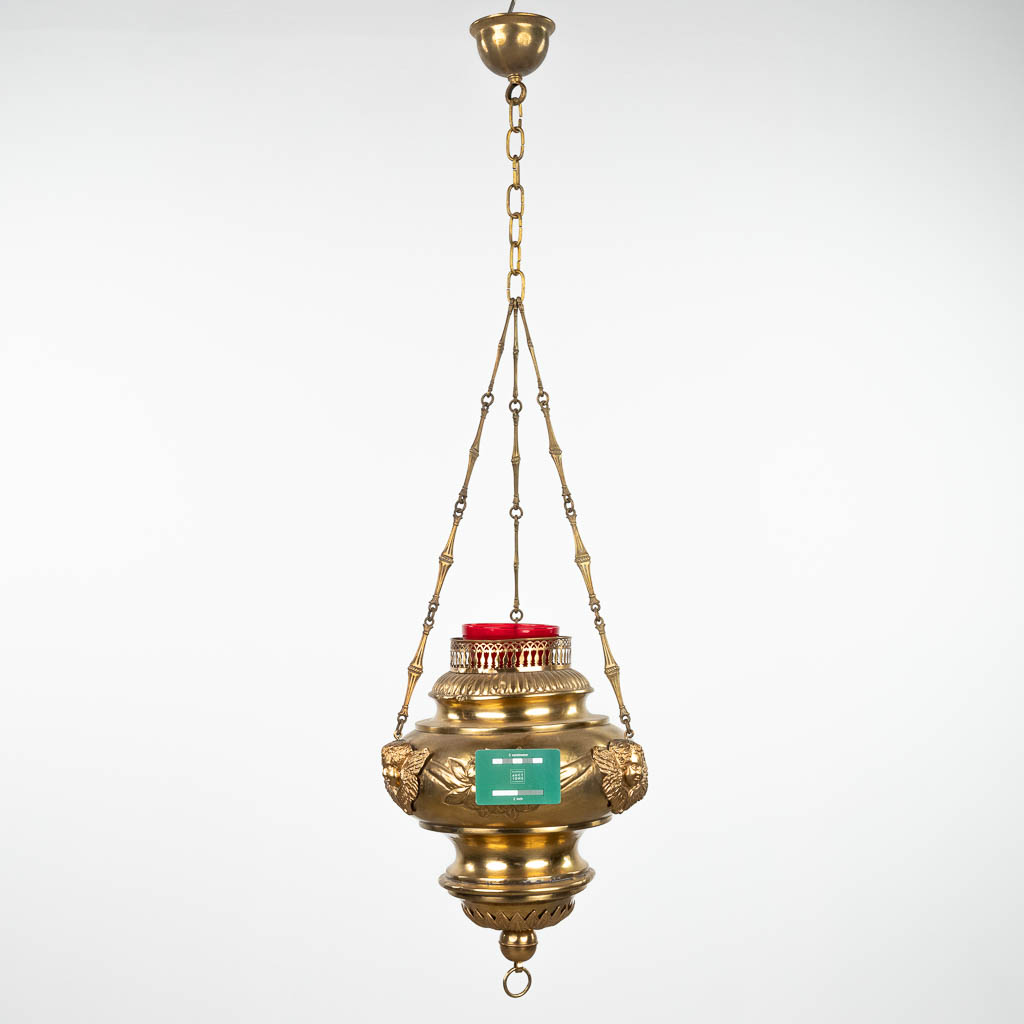 An antique sanctuary lamp / eternal light made of copper and decorated with angels. (H: 75 x D: 28 c - Image 2 of 11