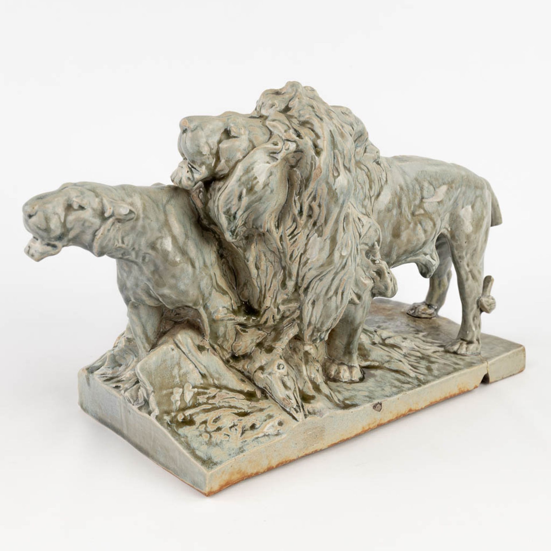 JosuÔ DUPON (1864-1935) 'Lion and Lioness' made of glazed faience. (L: 20 x W: 42 x H: 24,5 cm) - Bild 5 aus 19