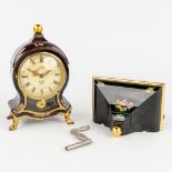 Schmidt, a Kartell clock with console and music. 'La vie en rose'. (W: 12,5 x H: 24,5 cm)