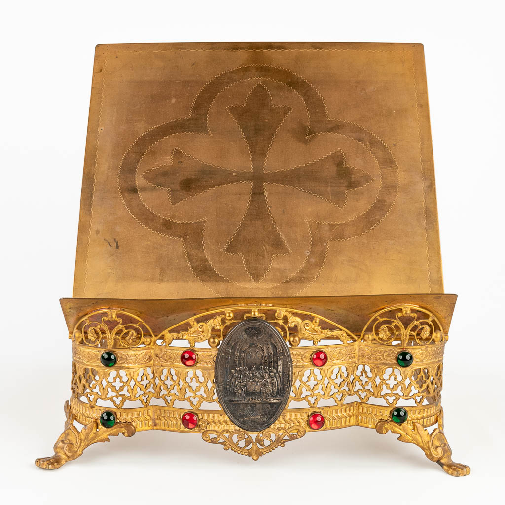 A missal stand, made of brass in Gothic Revival style. (L: 31 x W: 31 x H: 30 cm) - Image 3 of 12