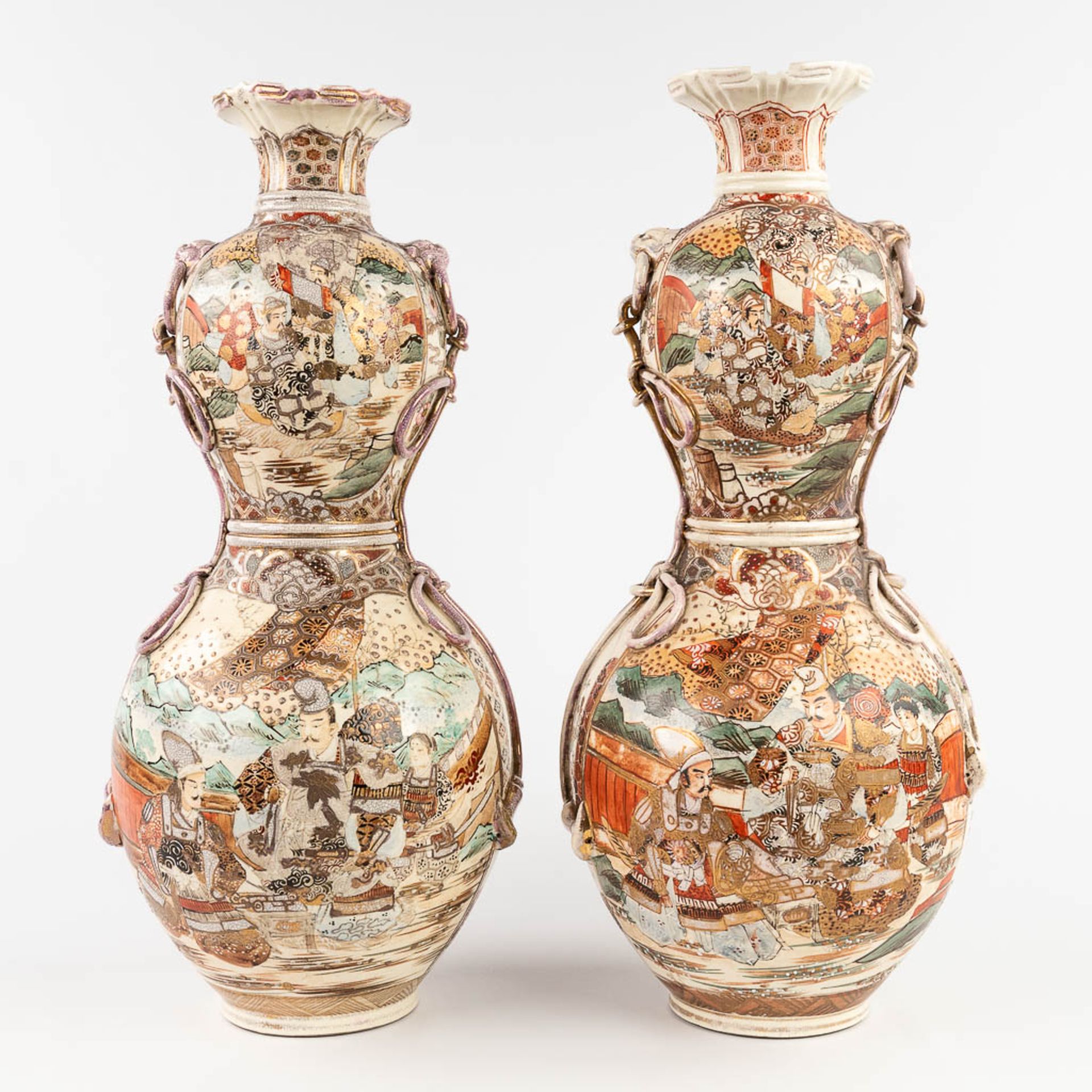 A pair of Japanese vases, stoneware, Satsuma. 20th century. (H: 60 x D: 26 cm) - Bild 4 aus 18