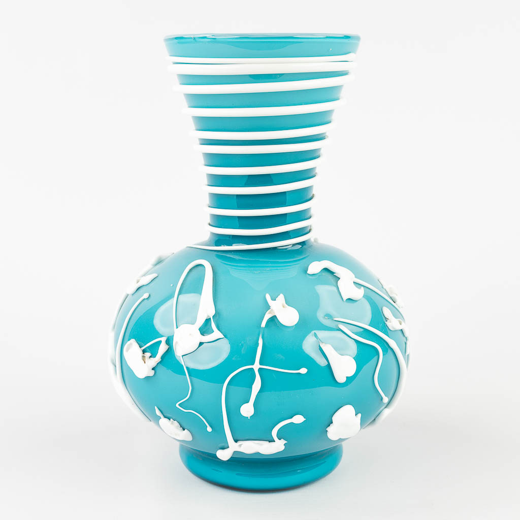 A vase made of glass with drip decor, Murano, Italy. (W: 16 x H: 23,5 cm) - Image 3 of 10