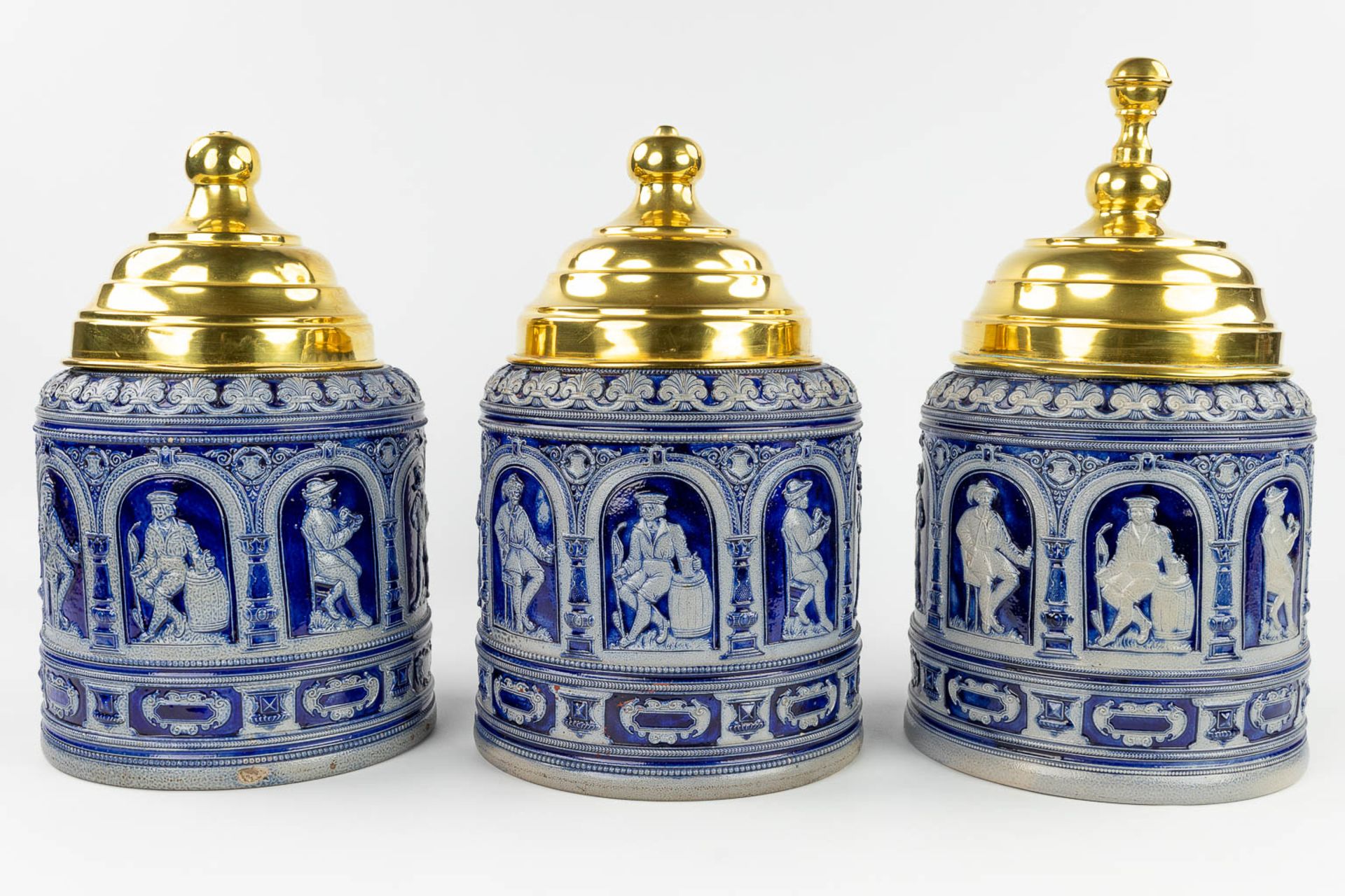 A set of 3 grs tabacco jars with brass lid, Germany, 19th C. (H: 38 x D: 23 cm) - Image 4 of 17