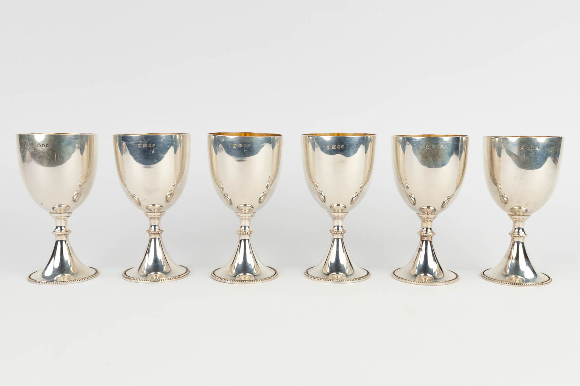 A set of 6 silver goblets, made by Trevor Towner in England, 1972. 1097g. (H: 14,5 x D: 7,5 cm) - Bild 3 aus 7