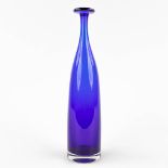 Floris MEYDAM (1919-2011) 'Vase' Leerdam. Blue glass. (H: 31,5 x D: 7,5 cm)