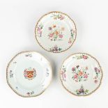 A collection of a pair plus one Famille Rose Chinese porcelain plates. 19th/20th century. (D: 23 cm)