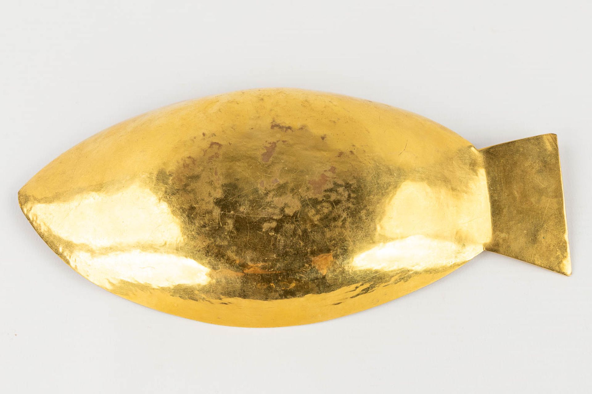 A collection of 4 sacred bread trays, gold-plated metal, added a paten made of silver. 20th C. (L: 1 - Image 5 of 12