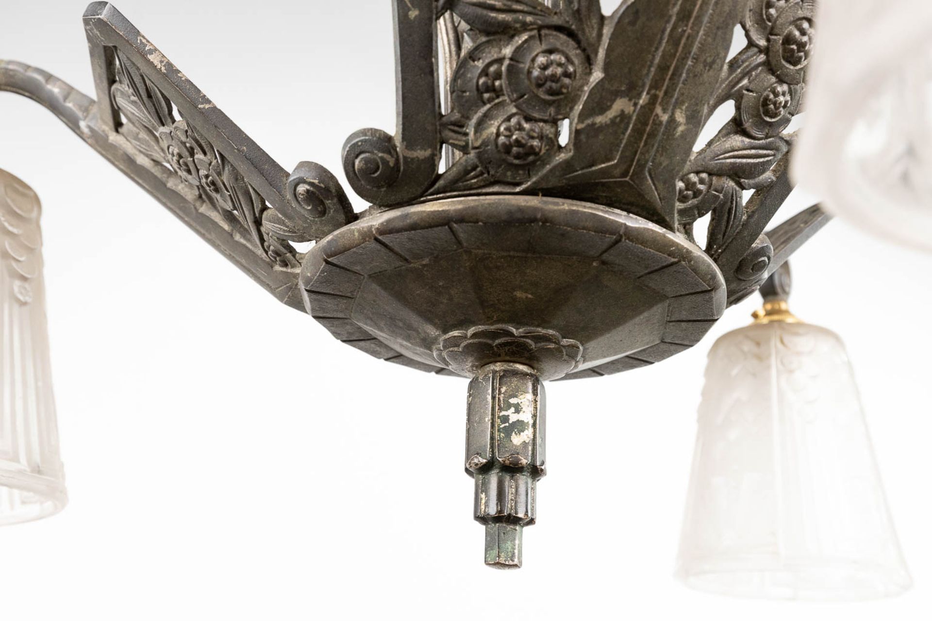 Muller Frres Luneville, a chandelier with satin glass lamp shades, marked. (H: 73 x D: 52 cm) - Image 9 of 10