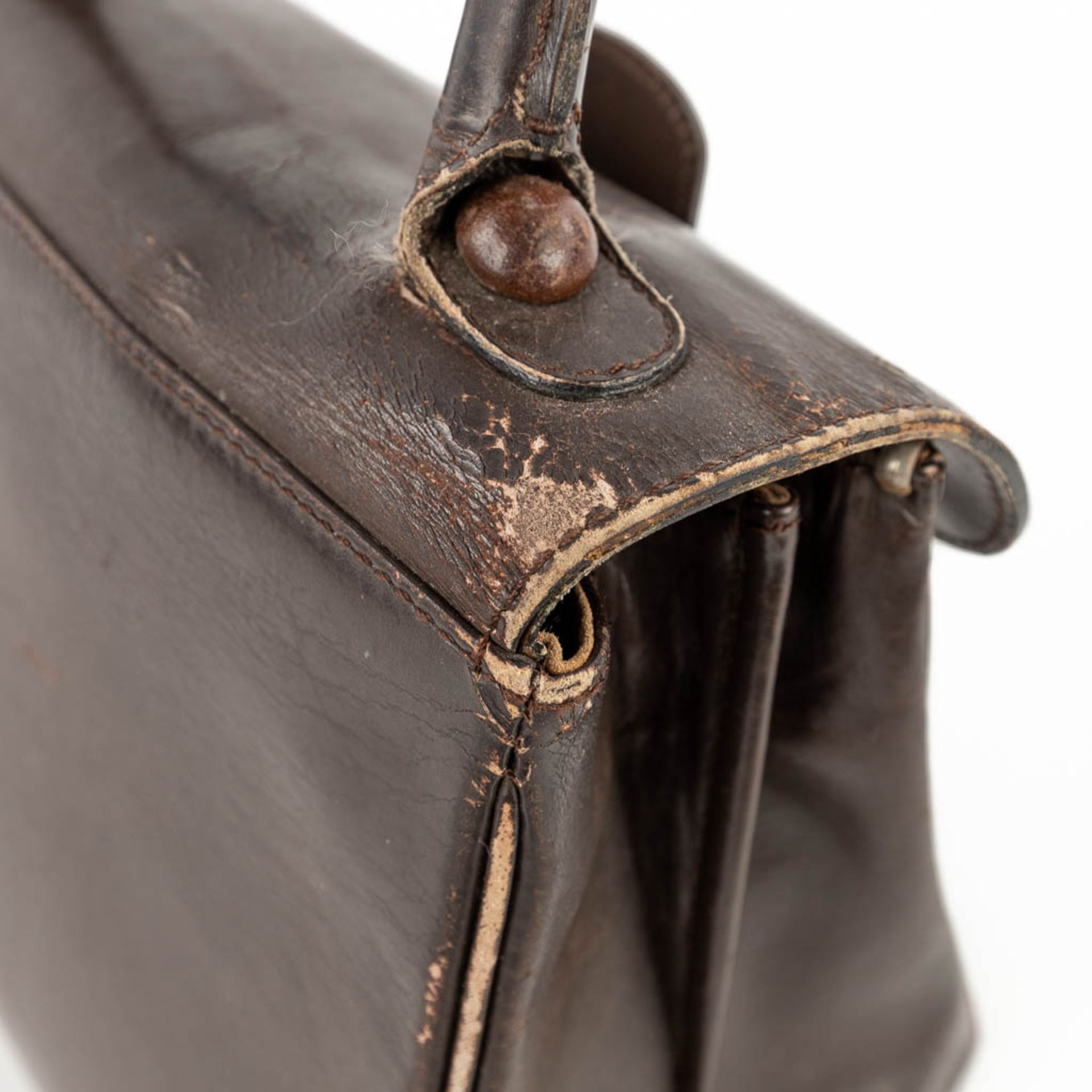 Delvaux Brillant PM, a handbag made of dark brown leather. Circa 1950. (W: 26 x H: 30 cm) - Image 11 of 19