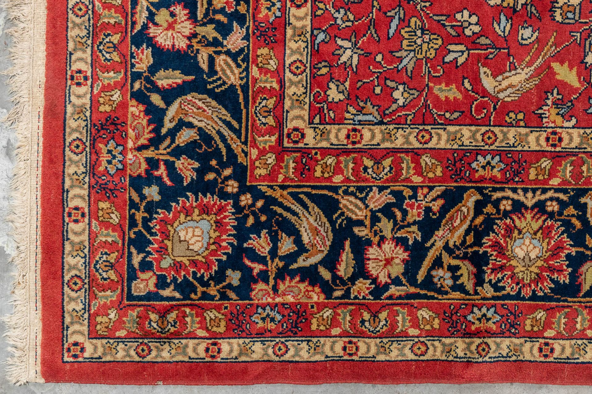 An Oriental hand-made carpet, Sarough. (L: 400 x W: 300 cm) - Image 5 of 8